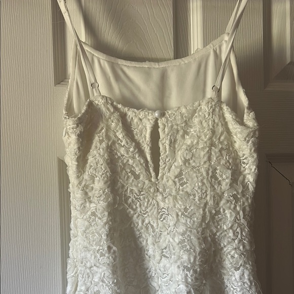 Elegant White Lace Dress - Picture 4 of 5